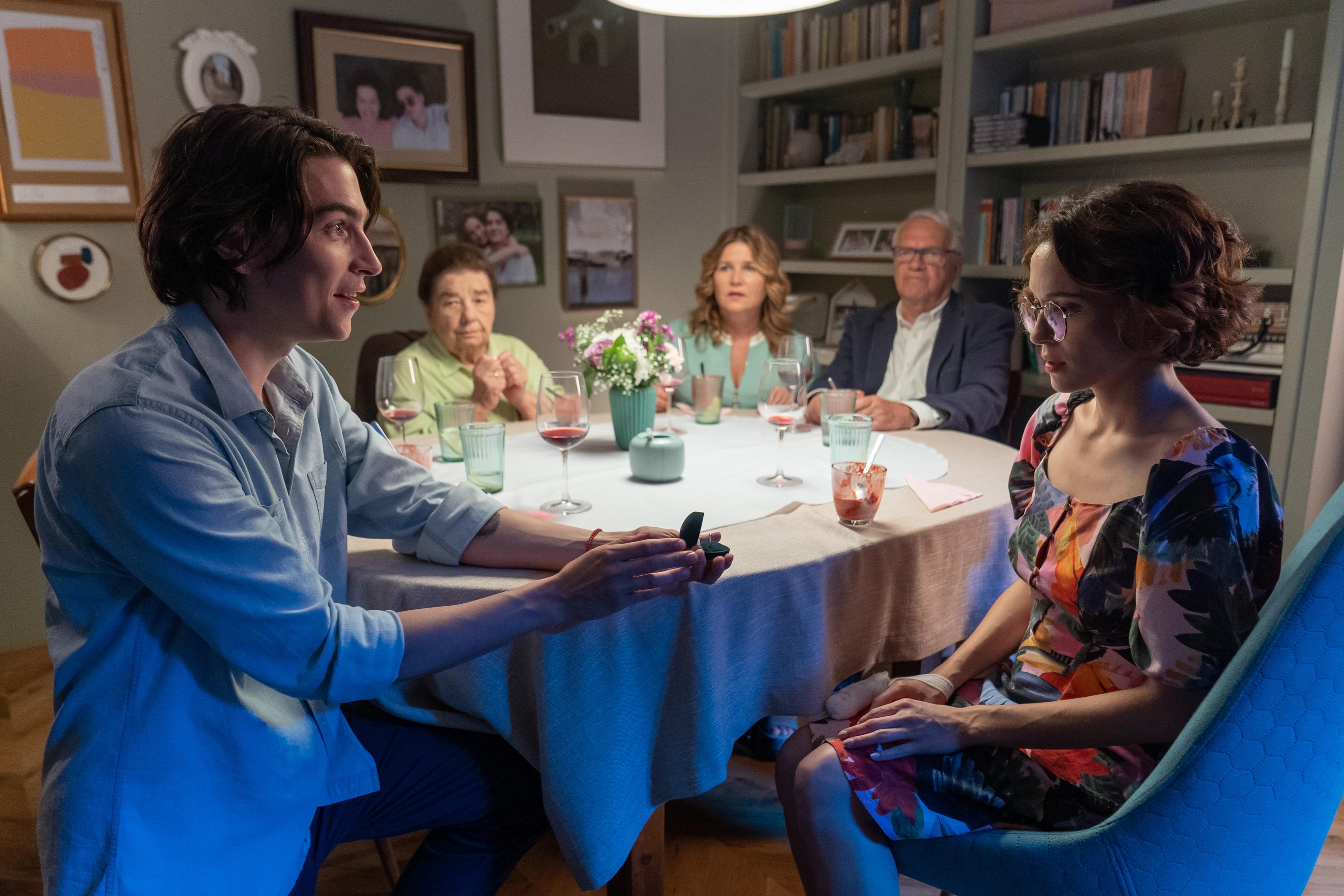     Koniec świata czyli Kogel Mogel 4 - zwiastun. Rodziny Zawadów i Wolańskich powracają na ekrany!